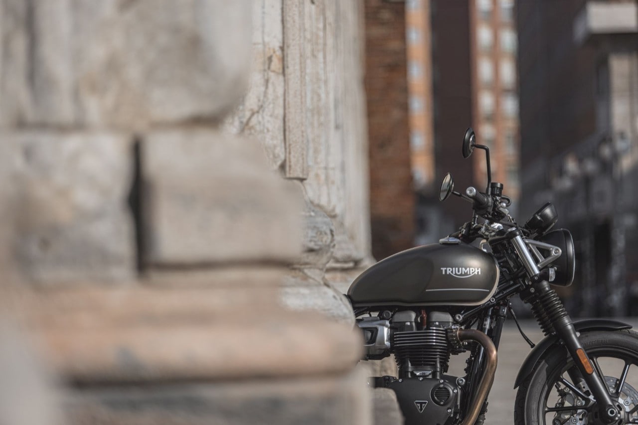 Moto Guzzi V7 Centenario e Triumph Street Twin: questione di PEDIGREE